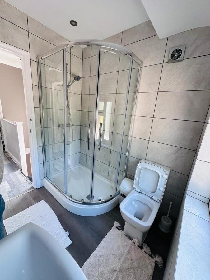 Burmese - 5 Bedroom House Earley Zewnętrze zdjęcie